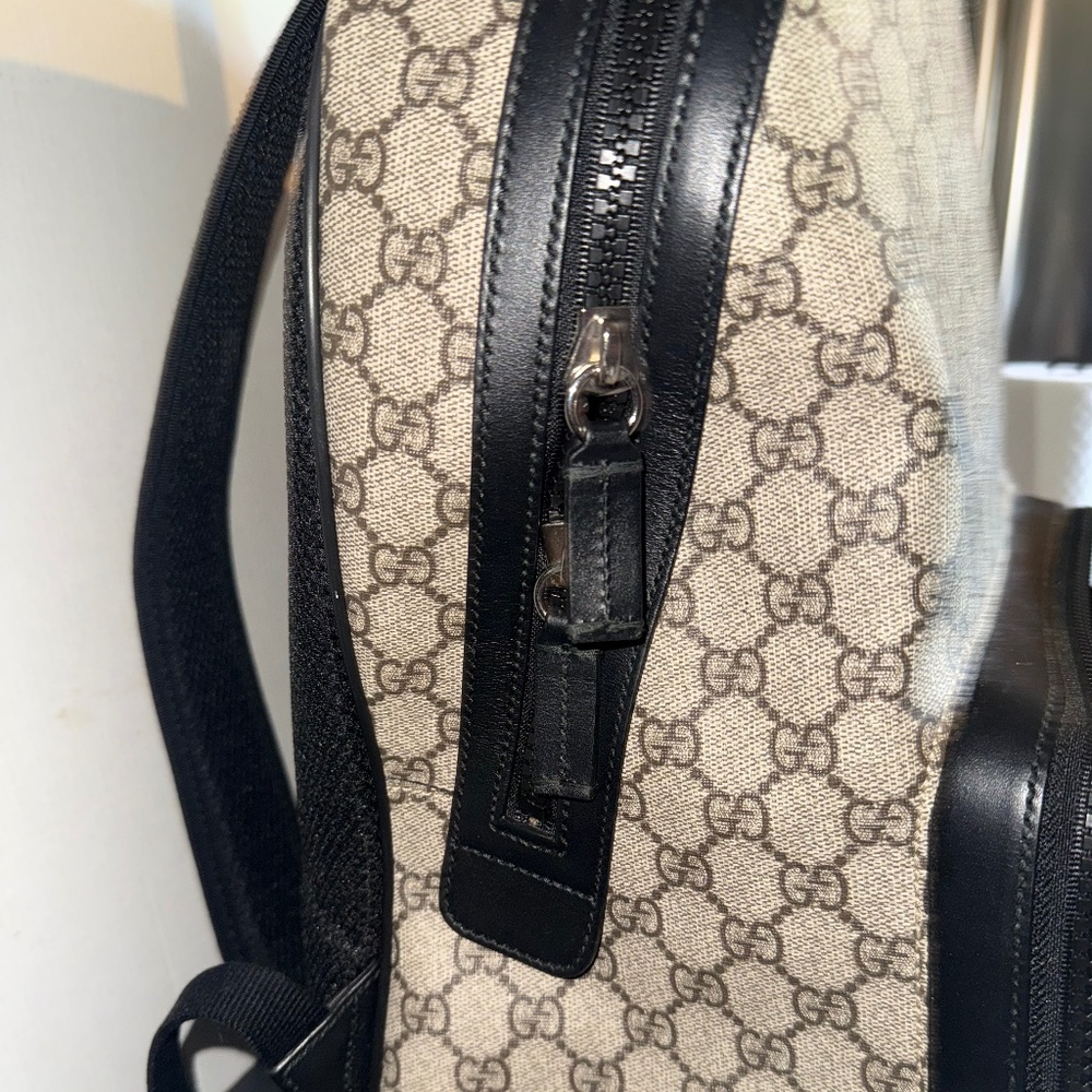Men's Gucci GG Supreme Large Canvas/Calfskin Exterior Backpack - Picture 5 of 16
